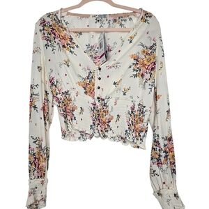 NWT Jolt floral print blouse, featuring a V-neck and long sleeves
